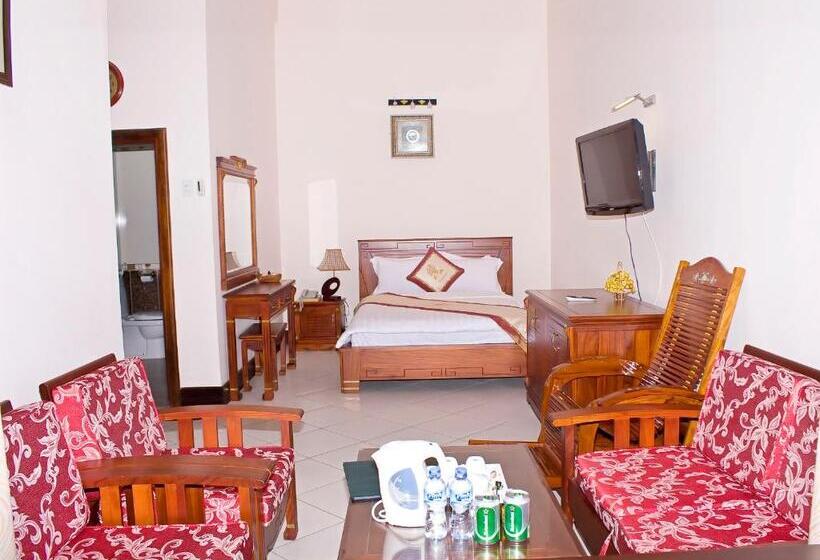 اتاق اجرایی, Gold Rooster Resort