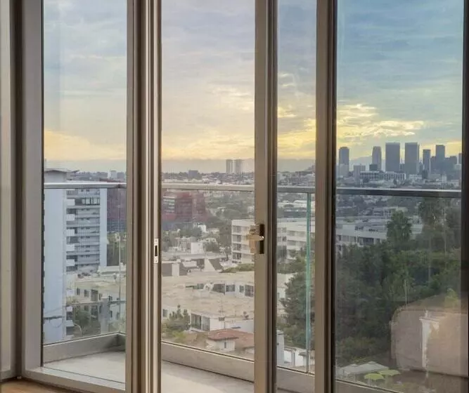 景色の見えるスイートルーム, 1 Hotel West Hollywood