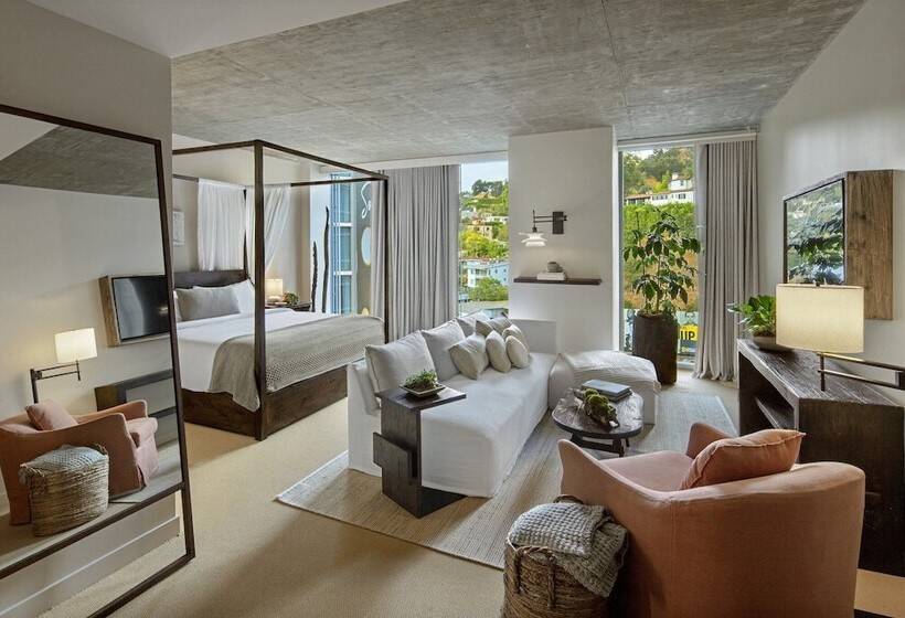 标准工作室, 1 Hotel West Hollywood