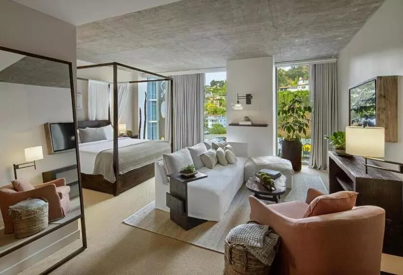 スタンダードスタジオ, 1 Hotel West Hollywood
