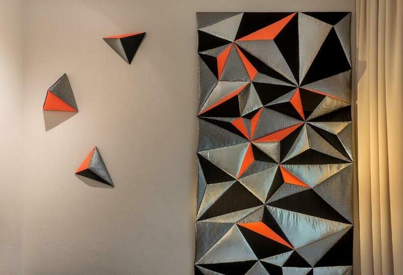 اتاق استاندارد, Artagonist Art