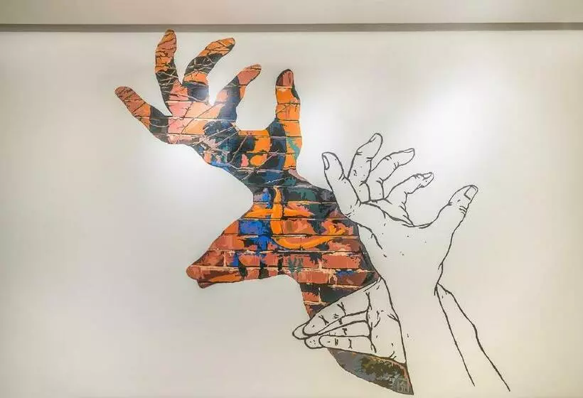 اتاق سوپریور, Artagonist Art