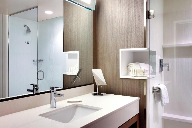 Standard Szoba King Size Bed, Courtyard By Marriott Denver North/westminster