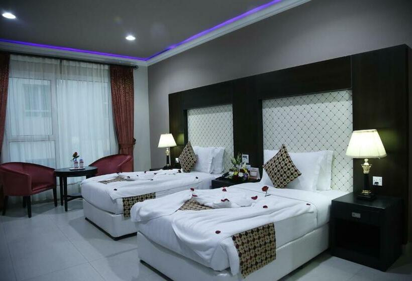 استودیوی لوکس, Crystal Palace