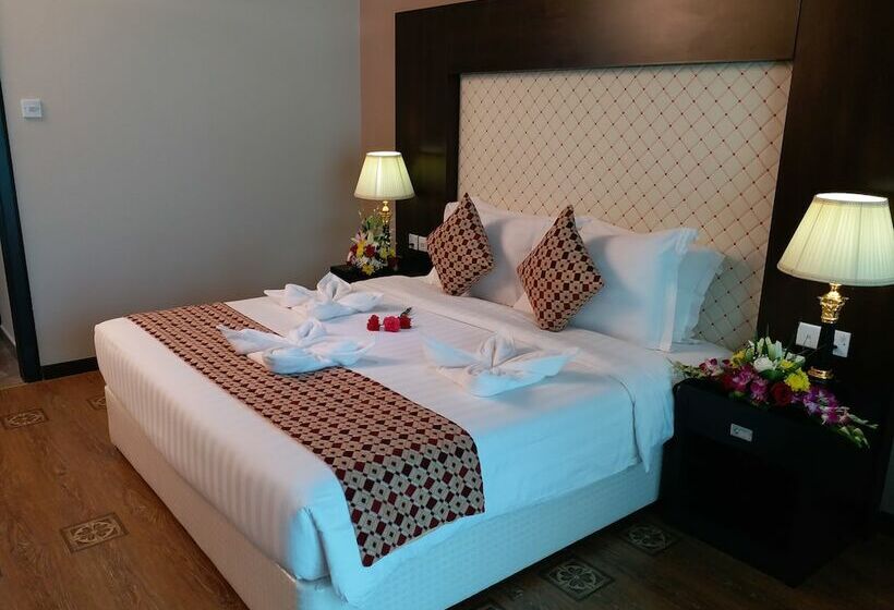 استودیوی لوکس, Crystal Palace