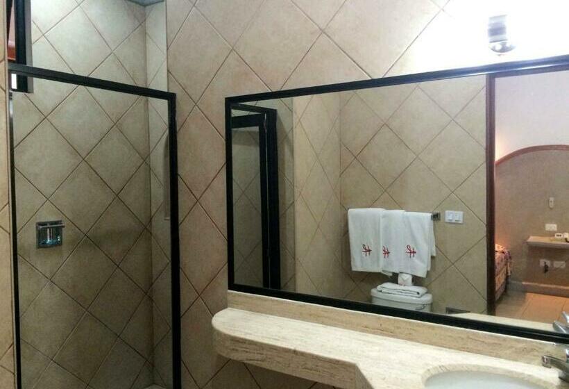 غرفه قياسيه سريرين مزدوجين, Fenix