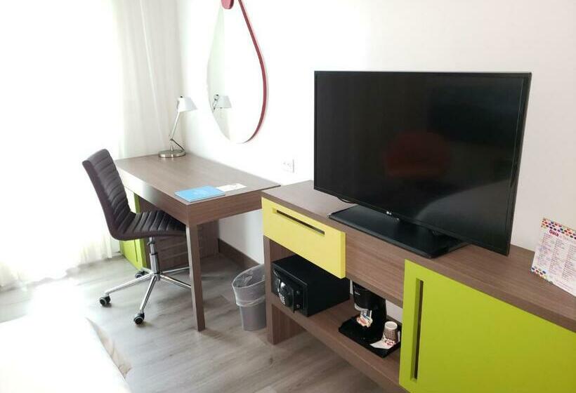 Номер Стандарт, Hampton By Hilton Medellin