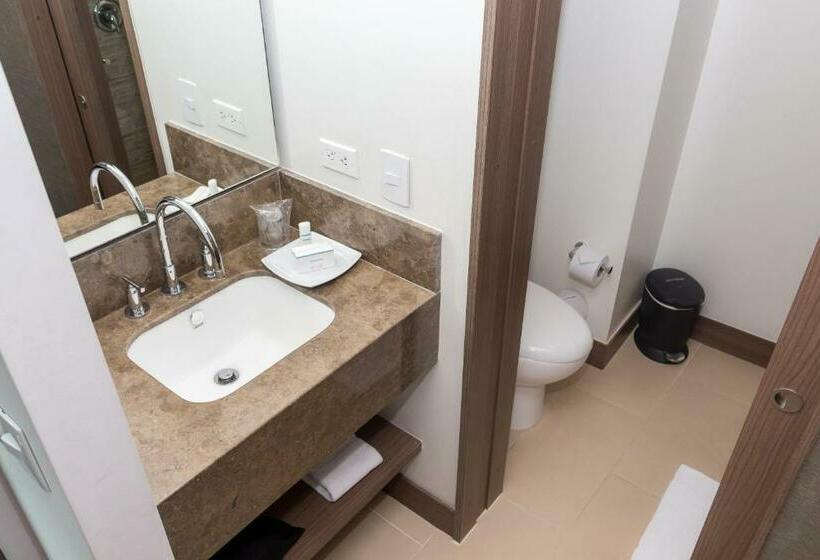 Номер Стандарт, Hampton By Hilton Medellin