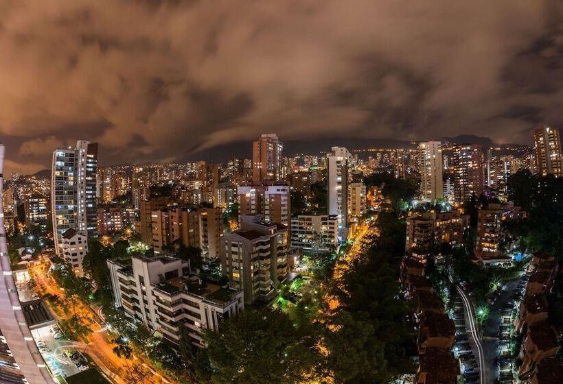 Номер Стандарт, Hampton By Hilton Medellin