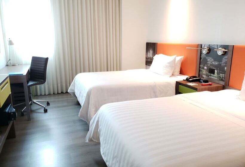 Номер Стандарт, Hampton By Hilton Medellin