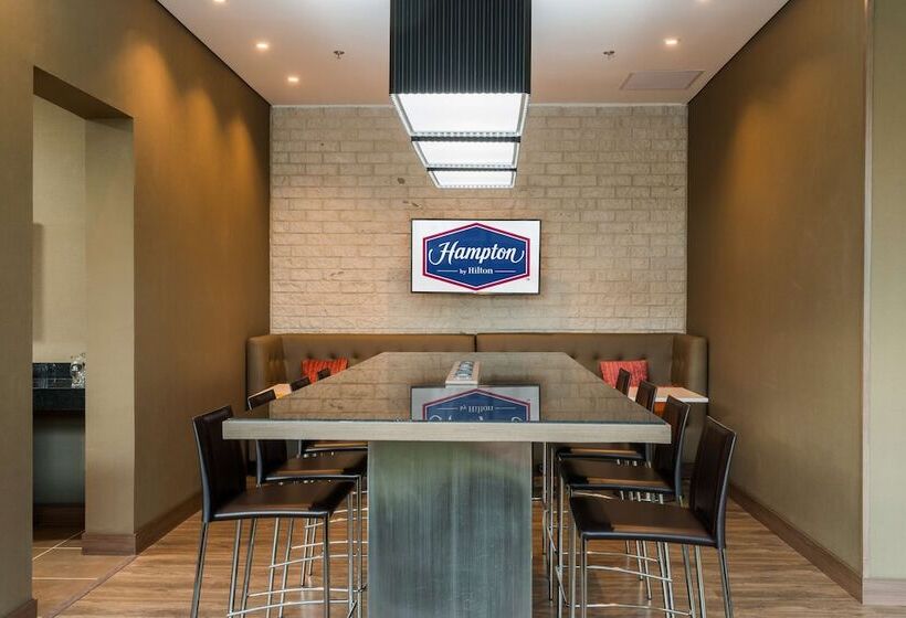 Номер Стандарт, Hampton By Hilton Medellin