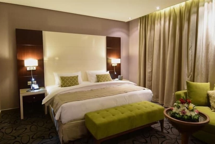 חדר דלוקס, Hayat Heraa