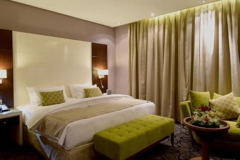 חדר דלוקס, Hayat Heraa