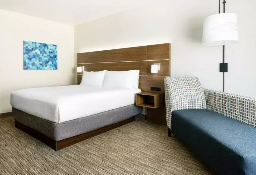 キングサイズベッドのデラックスルーム, Holiday Inn Express & Suites Oakhurst Yosemite Park Area, An Ihg