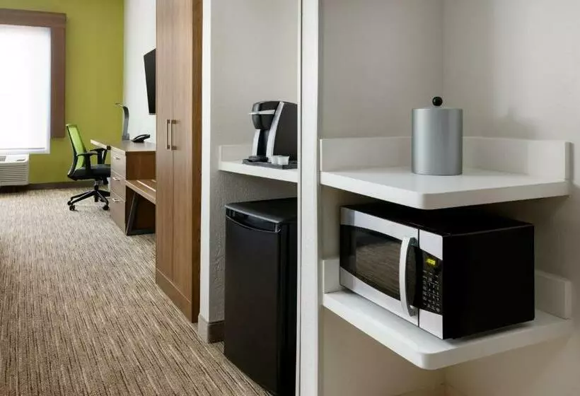 キングサイズベッドのデラックスルーム, Holiday Inn Express & Suites Oakhurst Yosemite Park Area, An Ihg