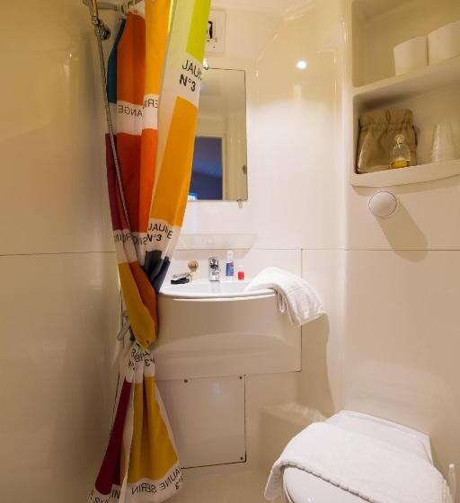 غرفة قياسية رباعية, Kyriad Direct Orleans   La Chapelle St Mesmin