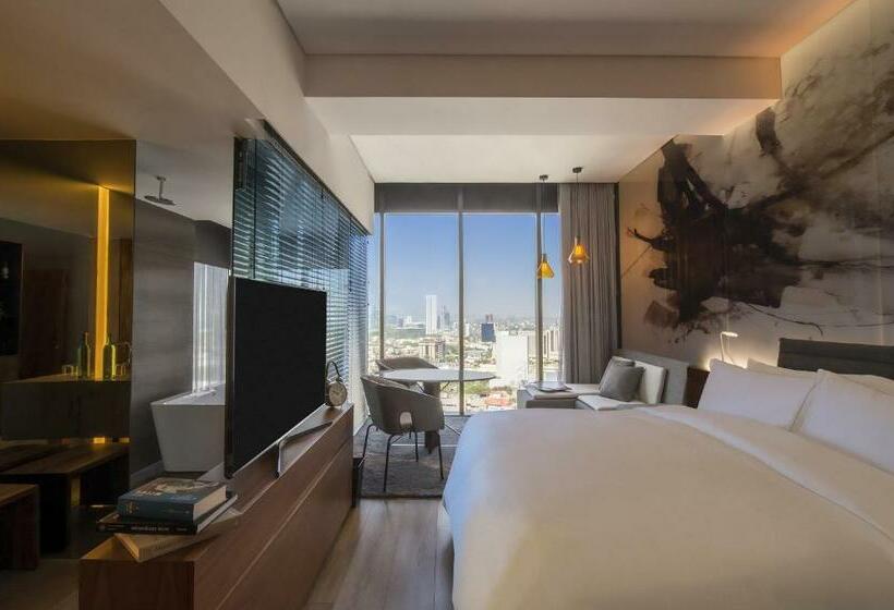 חדר דחוקס עם מיטת קינג, Live Aqua Monterrey