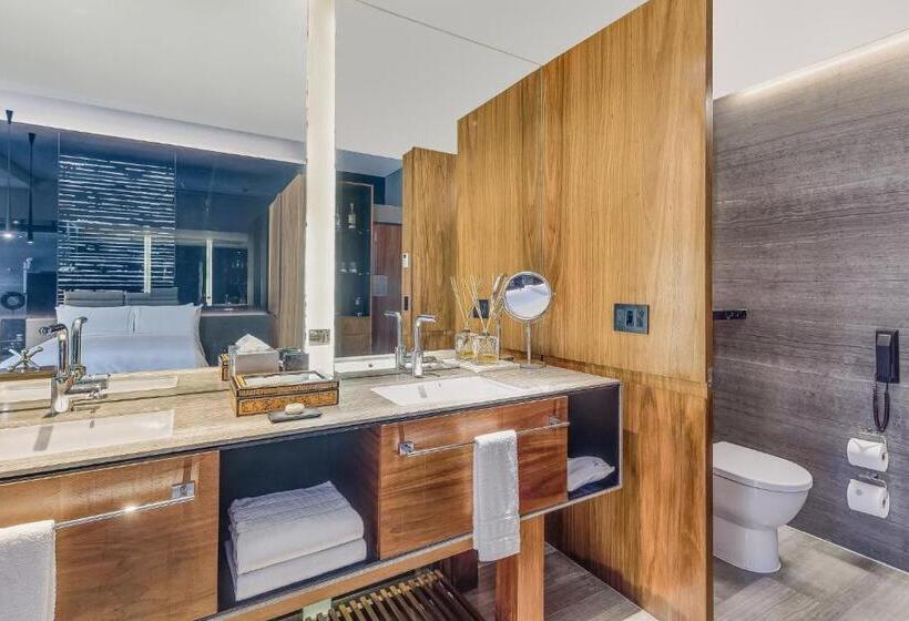 חדר דחוקס עם מיטת קינג, Live Aqua Monterrey