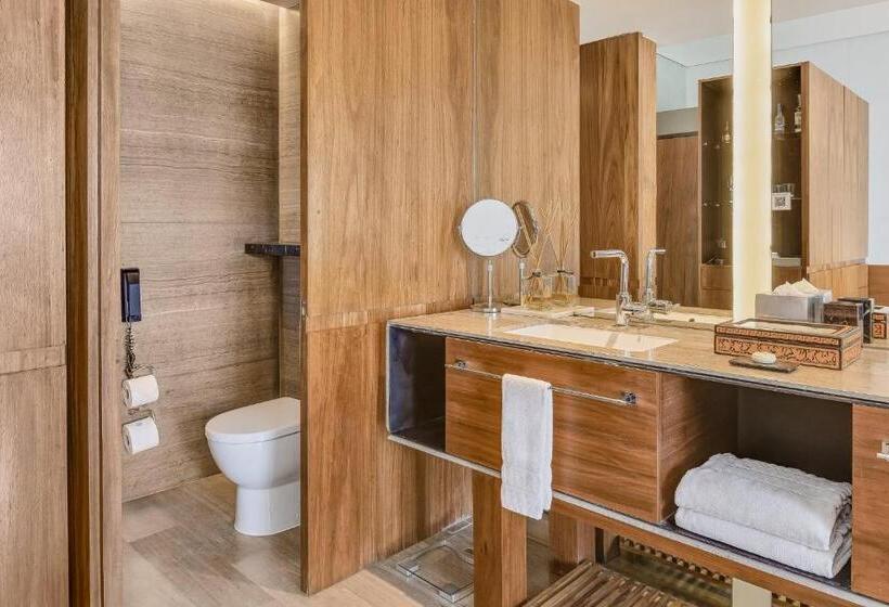 חדר דלוקס עם נוף להרים, Live Aqua Monterrey