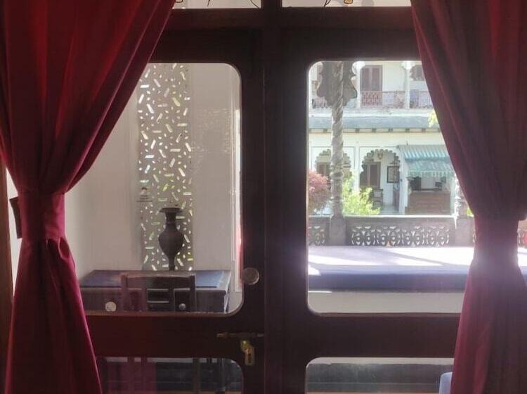 اتاق سوپریور, Rangniwas Palace