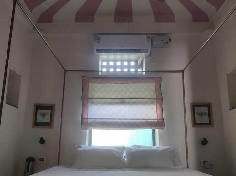 اتاق سوپریور, Rangniwas Palace