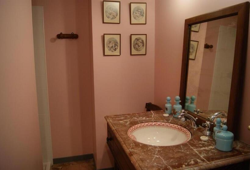 4인용 스탠다드 룸, Logis Hotel   Restaurant La Marbrerie