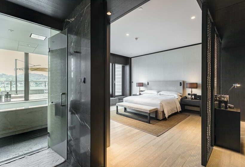 Номер Базовый Двуспальная Кровать, Hilton Ningbo Dongqian Lake