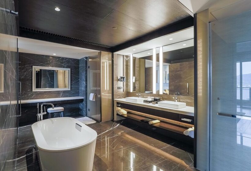 Президентский Люкс, Hilton Ningbo Dongqian Lake