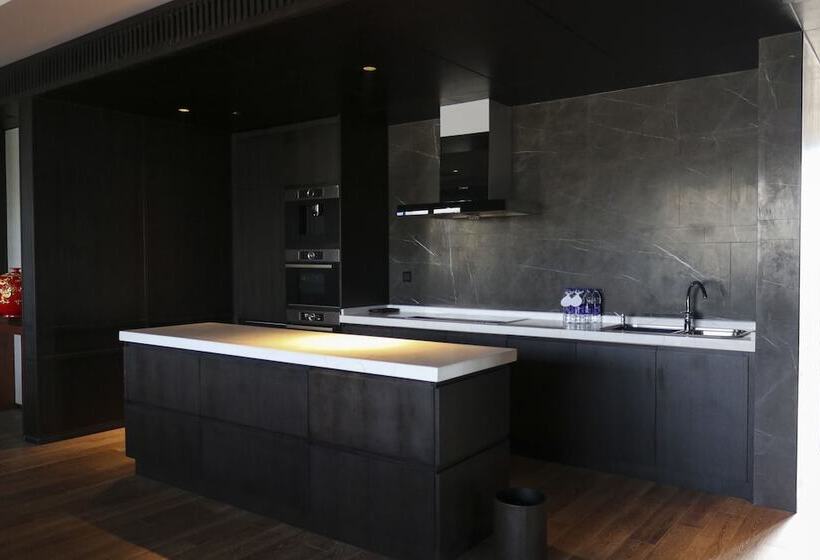 Президентский Люкс, Hilton Ningbo Dongqian Lake