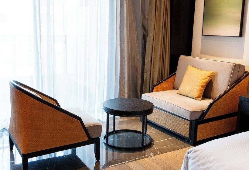 Номер Стандарт Вид на Озеро, Hilton Ningbo Dongqian Lake