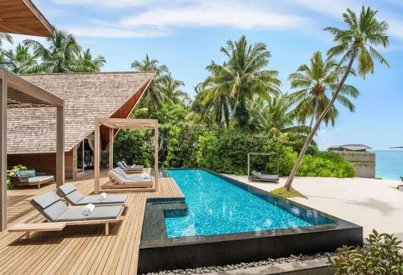 2 Bedrooms Suite Sea View, The St. Regis Maldives Vommuli Resort