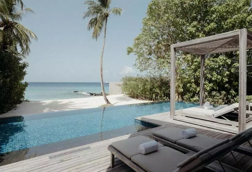 2 Bedrooms Suite Sea View, The St. Regis Maldives Vommuli Resort