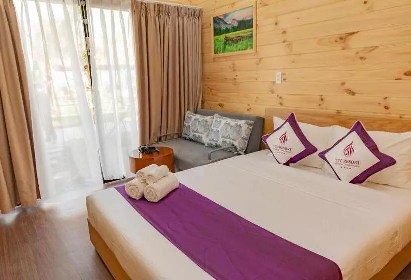 خانه یا کلبه ی ییلاقی با نمای استخر, Ttc Resort Ninh Thuan  Unlimited Access To Water Park