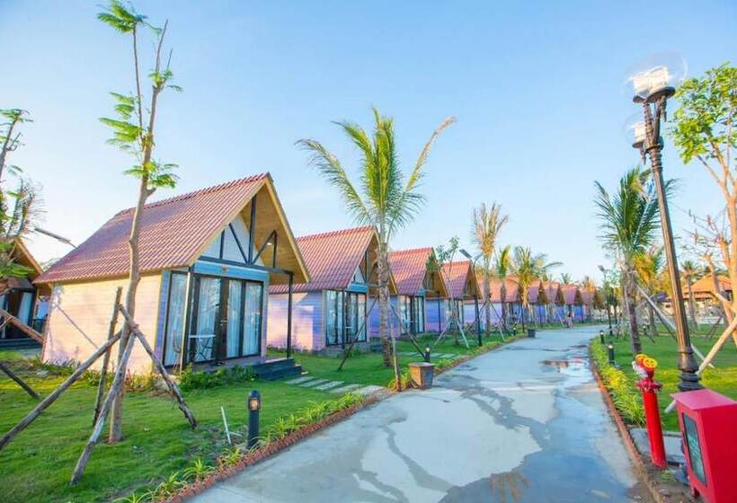 خانه یا کلبه ی ییلاقی با نمای استخر, Ttc Resort Ninh Thuan Unlimited Access To Water Park