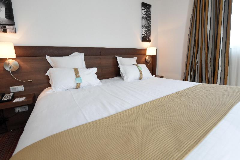 اتاق استاندارد چهار تخته, Dragon House B&b