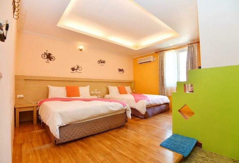 Economy Quadruple Room, Rock House