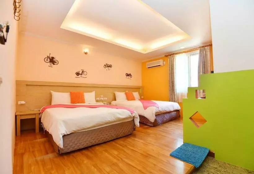 Economy Quadruple Room, Rock House