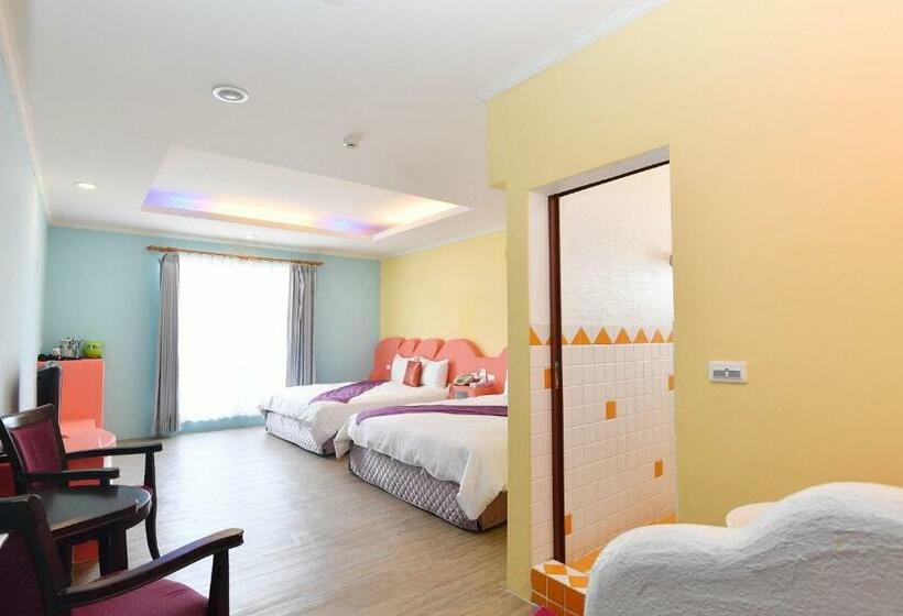 اتاق لوکس چهار تخته, Rock House