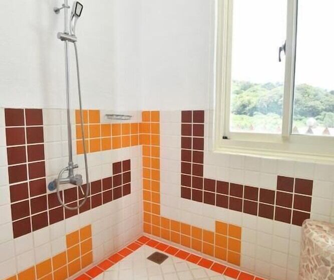 اتاق لوکس چهار تخته, Rock House