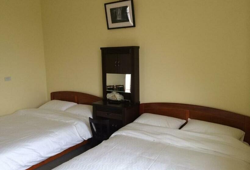 اتاق استاندارد چهار تخته, Dragon House B&b