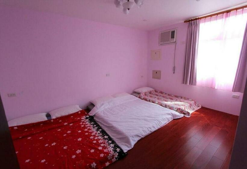 اتاق خانوادگی, Dragon House B&b