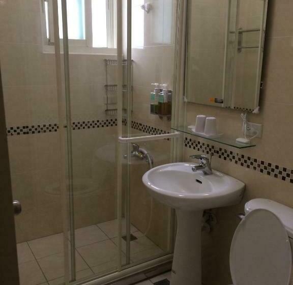 اتاق استاندارد چهار تخته, Dragon House B&b