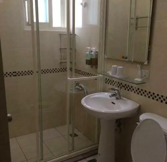 اتاق استاندارد چهار تخته, Dragon House B&b