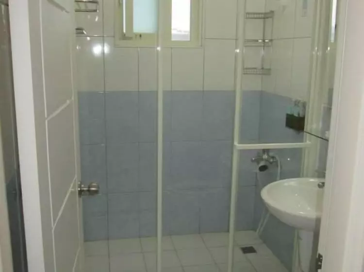 اتاق خانوادگی, Dragon House B&b