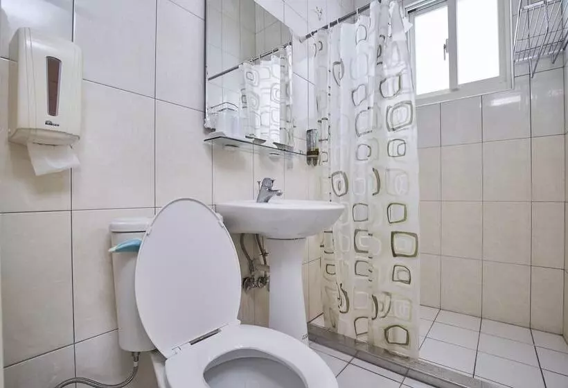 اتاق خانوادگی, Dragon House B&b