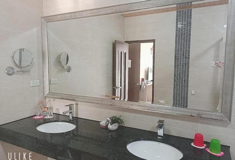 اتاق استاندارد چهارنفره با بالکن, Happy Life B&b