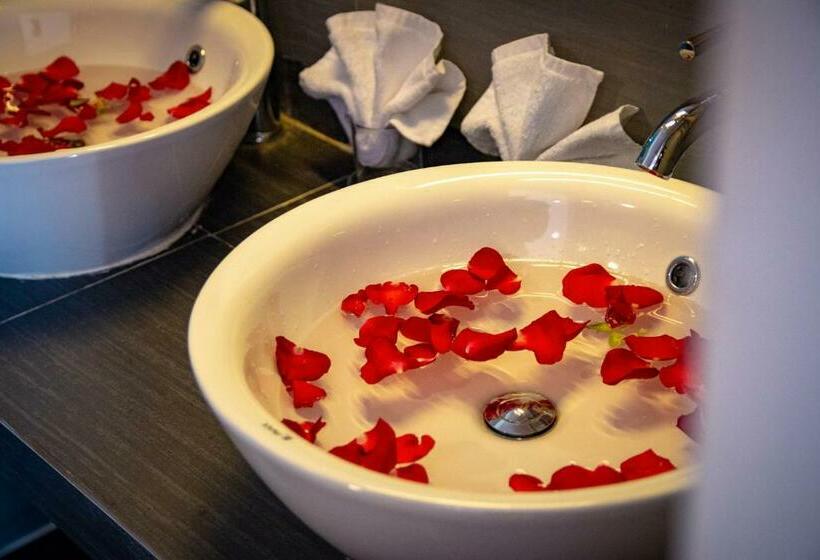 بنگله خانوادگی, La Casa Resort