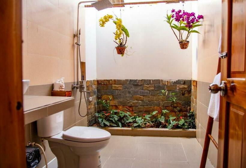 بانگلوی سوپریور, La Casa Resort