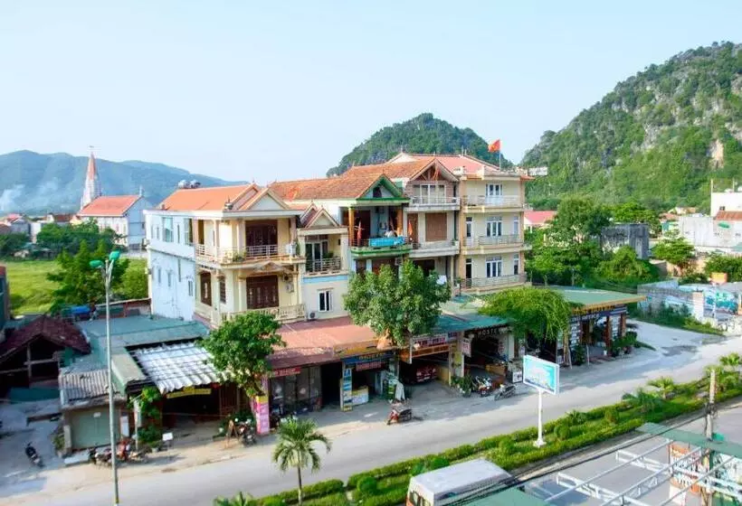 اتاق استاندارد چهارنفره با بالکن, Hoa Phuong Phong Nha
