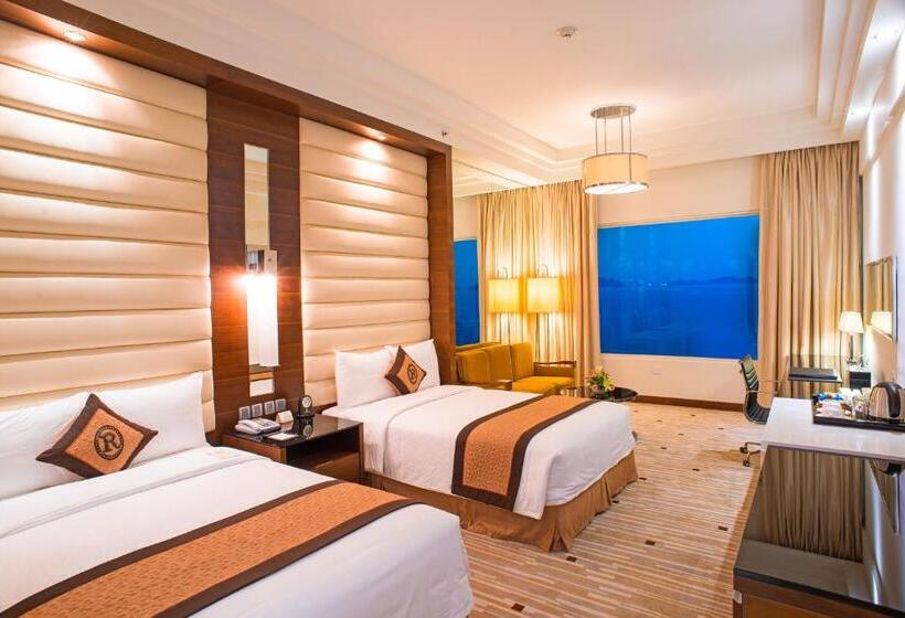 اتاق لوکس با چشم‌انداز دریا, Royal Halong
